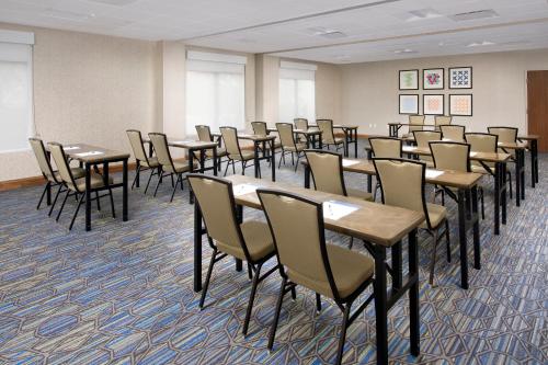a classroom with tables and chairs in a room at Holiday Inn Express & Suites Baltimore - BWI Airport North by IHG in Linthicum Heights