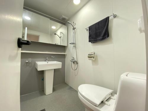 Kylpyhuone majoituspaikassa Kang's Apartments in Central Seoul