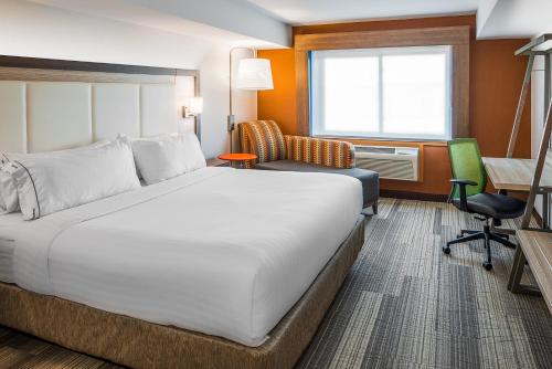 Holiday Inn Express & Suites S Lake Buena Vista, an IHG Hotel Image