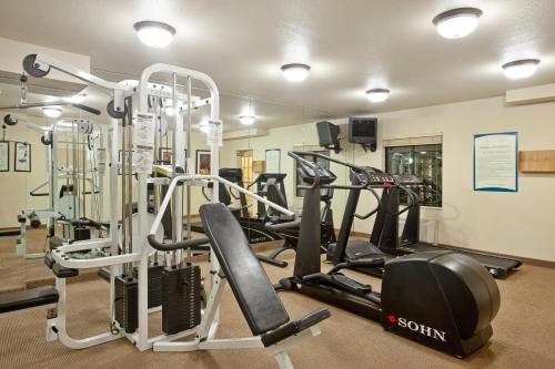 Fitness centrum a/nebo fitness zařízení v ubytování Staybridge Suites Lincolnshire by IHG