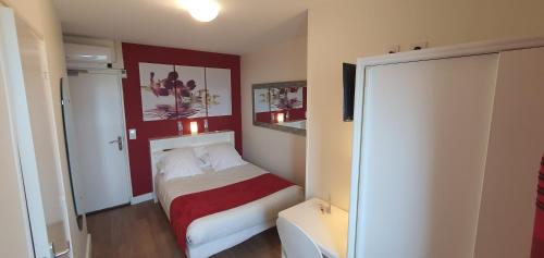 Ένα ή περισσότερα κρεβάτια σε δωμάτιο στο Hotel Cote d'Argent