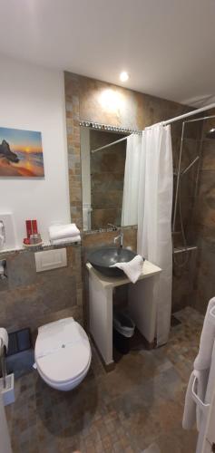 Koupelna v ubytování Hotel Cote d'Argent