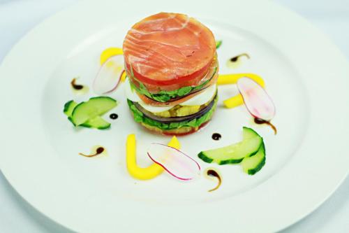 Makanan di atau berdekatan hotel