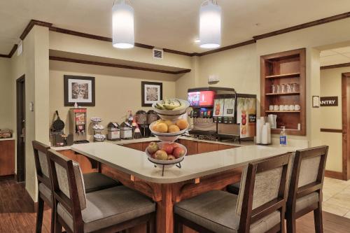 Напитки в Staybridge Suites Albuquerque North by IHG