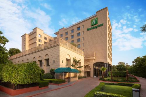 阿格拉的住宿－Holiday Inn Agra MG Road an IHG Hotel，酒店外观的 ⁇ 染