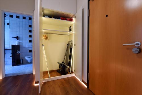 a room with a bathroom with a toilet and a door at Apartment Nürnberg Like Home in Nürnberg