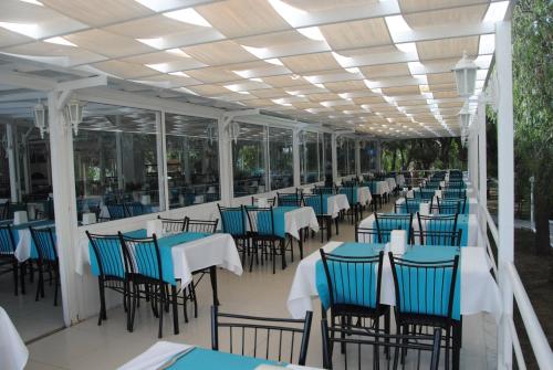 Ресторант или друго място за хранене в Hotel Flora Suites - All Inclusive