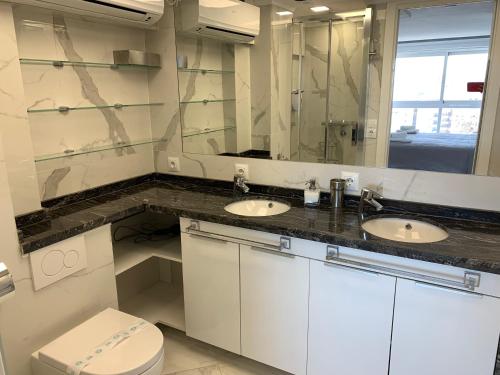 Skol 927A - beachfront central luxury penthouse