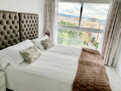 Skol 927A - beachfront central luxury penthouse