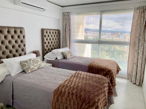 Skol 927A - beachfront central luxury penthouse