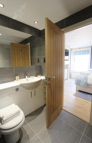 a bathroom with a toilet and a sink at Goose's Getaway in Wells next the Sea