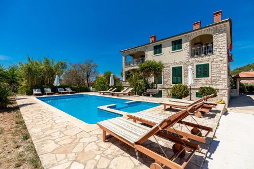 Gallery image of Komun Apartments in Vela Luka