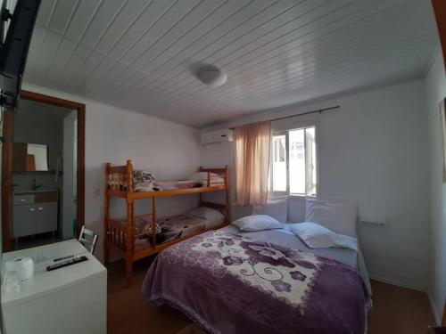 Ένα ή περισσότερα κρεβάτια σε δωμάτιο στο Pousada Vila nova