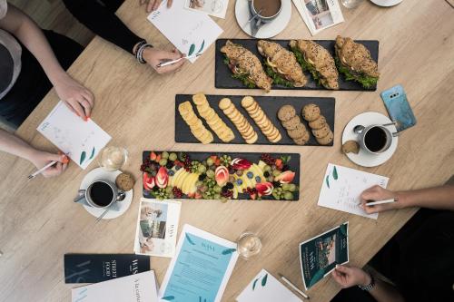 Comida en o cerca de este hotel