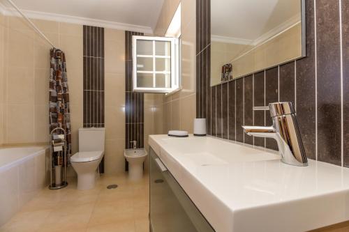 Φωτογραφία από το άλμπουμ του Blue Villa by ALGARVEMANTA σε Manta Rota