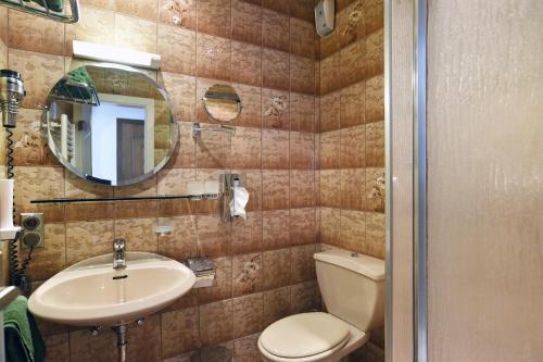 Ein Badezimmer in der Unterkunft Gasthof & Hotel Goldener Hirsch