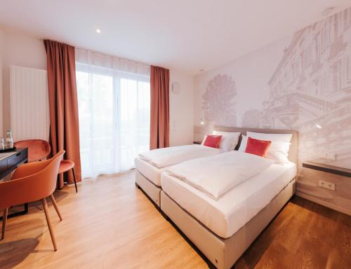 Postel nebo postele na pokoji v ubytování HAIMHAUSERS Hotel Garni