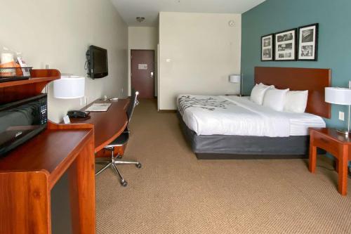 Cama ou camas em um quarto em Sleep Inn & Suites Pearland - Houston South