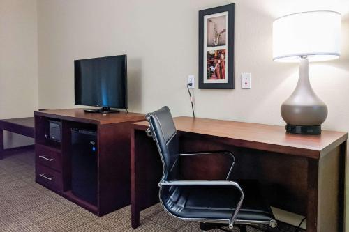 a room with a desk with a television and a chair at Comfort Inn Marrero - New Orleans West in Marrero
