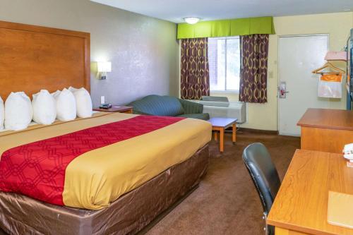 a hotel room with a large bed in a room at Econo Lodge Weldon - Roanoke Rapids in Weldon