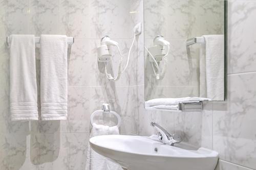 Een badkamer bij Hotel Torremolinos Centro