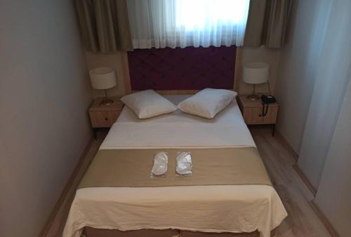 Postel nebo postele na pokoji v ubytování Cadde Suite Bakırköy