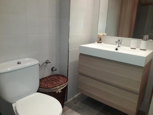 Koupelna v ubytování BO1- IMMOVALL SANT JOAN BOI