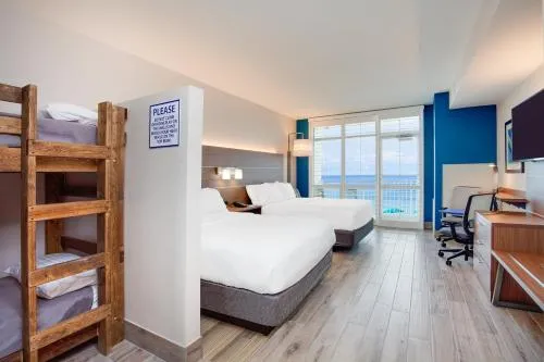 Holiday Inn Express & Suites Panama City Beach - Beachfront by IHG photo 17