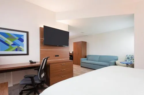 Holiday Inn Express & Suites Panama City Beach - Beachfront by IHG photo 11