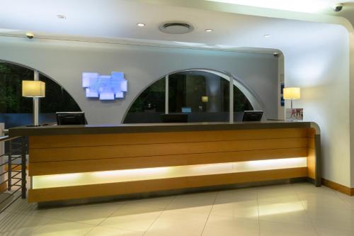 
The lobby or reception area at Holiday Inn Express Cape Town City Centre, an IHG Hotel
