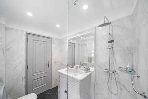 Ένα μπάνιο στο Garajau I by An Island Apart