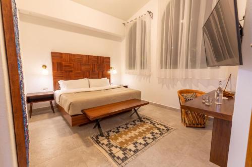 Postel nebo postele na pokoji v ubytování Plaza Chapala Hotel