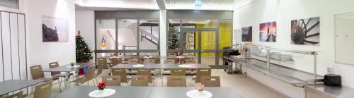 TV a/nebo společenská místnost v ubytování Jugend- und Familiengästehaus Villach