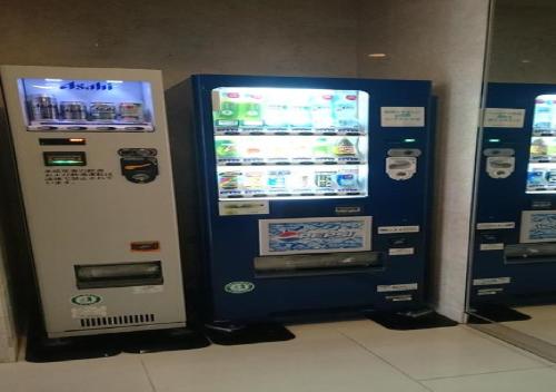 two vending machines are next to each other at Hotel Ascent Plaza Hamamatsu / Vacation STAY 64697 in Hamamatsu