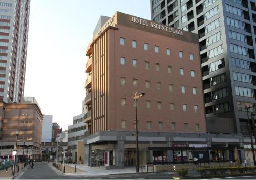 Hotel Ascent Plaza Hamamatsu / Vacation STAY 64700 في هاماماتسو: مبنى عليه فندق اوستن بلازا