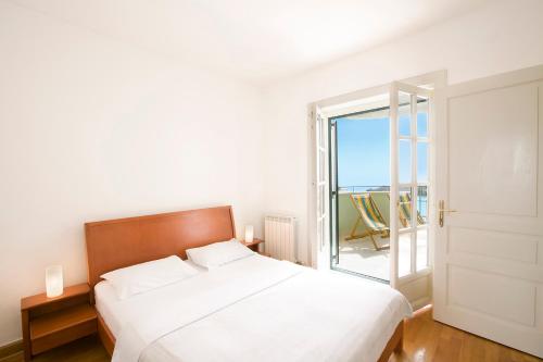 Katil atau katil-katil dalam bilik di Sveti Stefan Beach Apartment