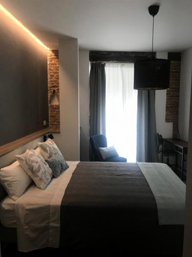 A bed or beds in a room at Apartamentos DUKE