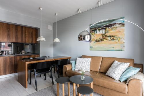 a living room with a couch and a table at IRS ROYAL APARTMENTS Apartamenty IRS Sopocka Rezydencja in Sopot