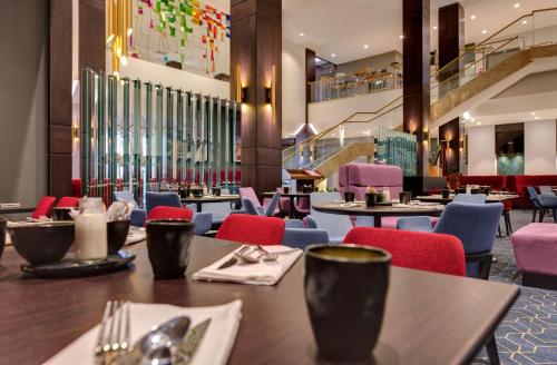 Restoran ili drugo mesto za obedovanje u objektu Radisson Blu Leogrand Hotel