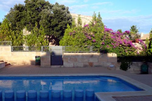 Bazén v ubytování Casa Es Putxet nebo v jeho okolí