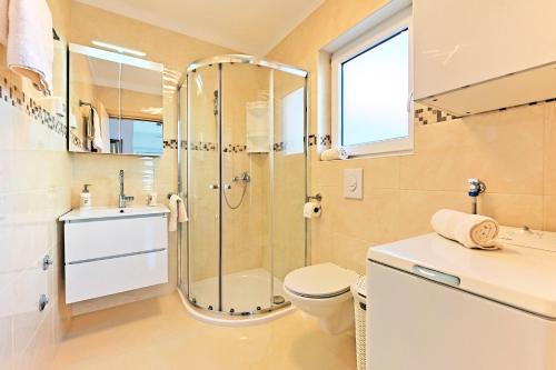 Koupelna v ubytování Casa Tara Three-Bedroom Holiday Home