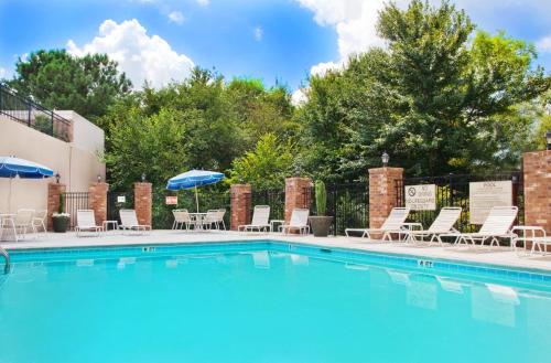 Piscina a Holiday Inn Express Hotel & Suites Austell Powder Springs, an IHG Hotel o a prop