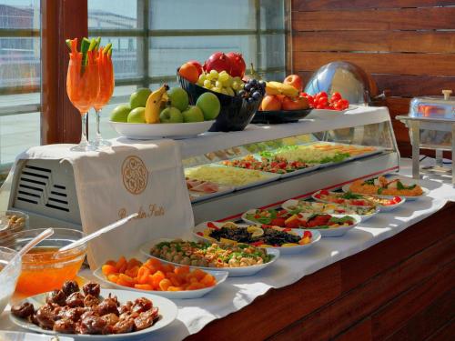 Φαγητό σε αυτό το ξενοδοχείο ή κάπου εκεί κοντά