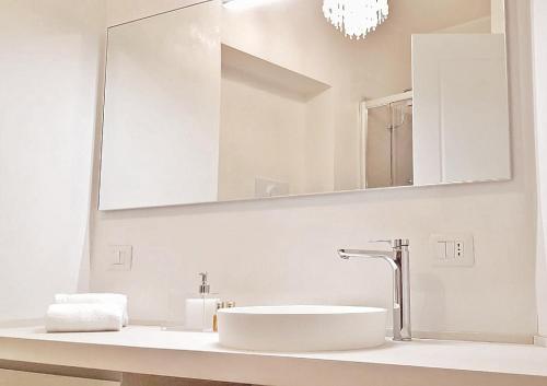 A bathroom at Vittoria Suite Milano