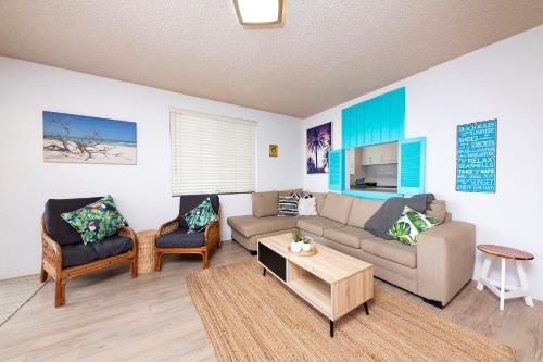 a living room with a couch and two chairs at Hibiscus Unit 4, 24 North St, Forster in Forster