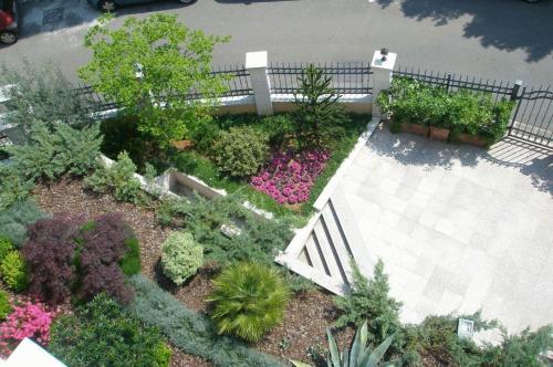 an aerial view of a garden with plants and flowers at Hotel Villa Vera in Lovran
