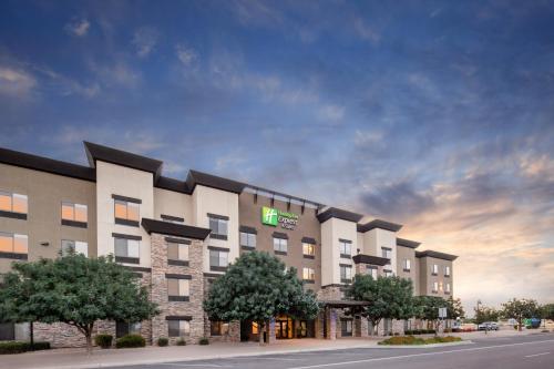 una rappresentazione di un hotel con un edificio di Holiday Inn Express Surprise by IHG a Surprise