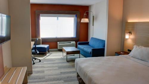 Katil atau katil-katil dalam bilik di Holiday Inn Express Spencer by IHG