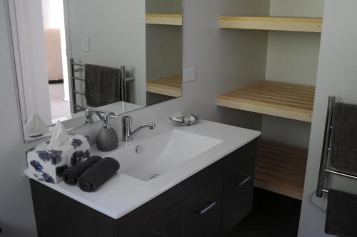 a bathroom with a sink and a mirror at Cottage 45° South in Te Anau