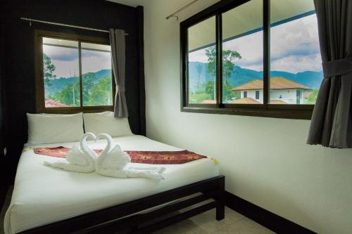 A bed or beds in a room at C.Samui Guesthouse